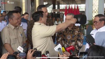 Prabowo Berkelakar Soal Rambut Dudy & Prasetyo: Momen Santai Usai Resmikan Stasiun Baru