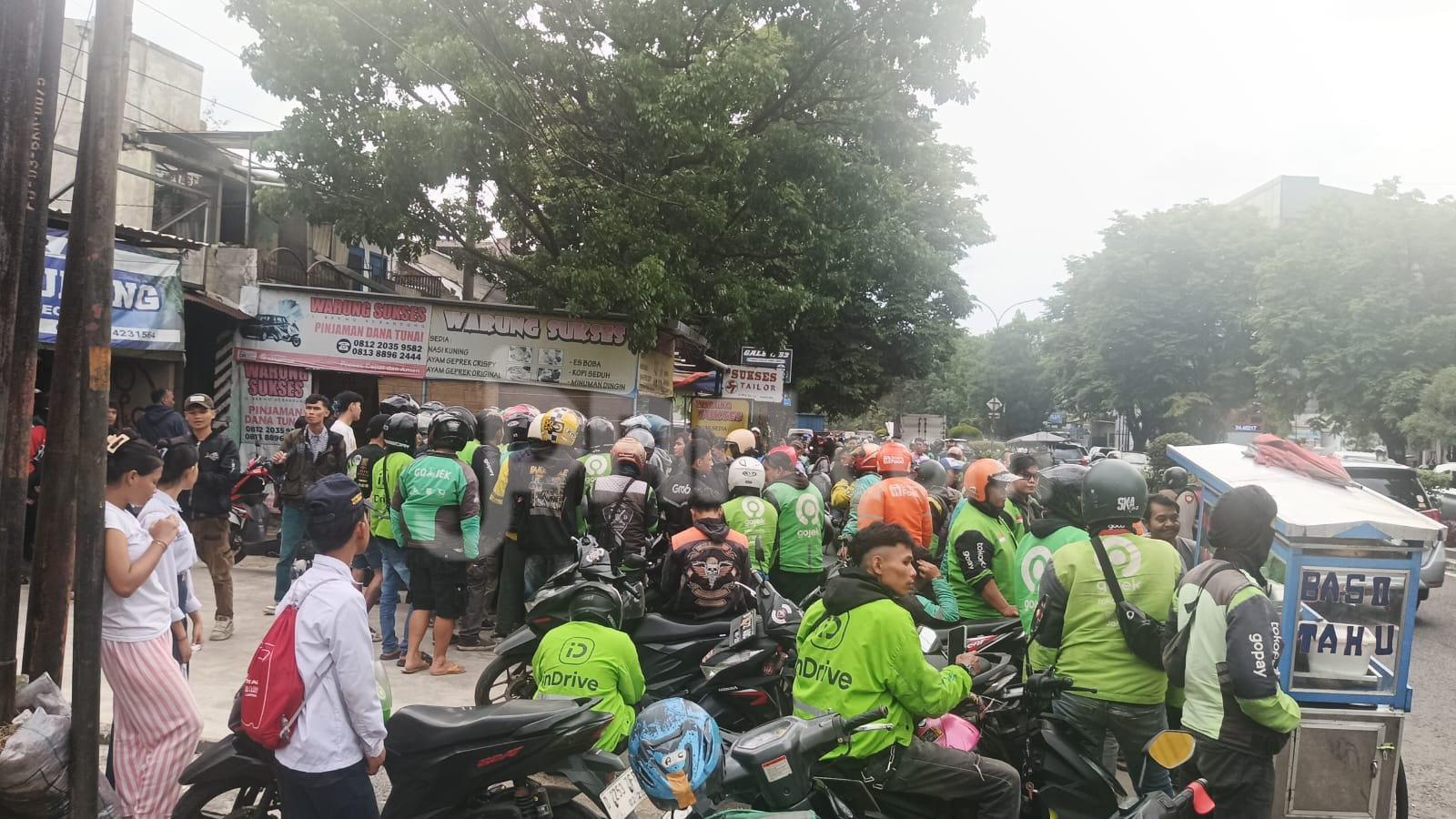 Debt Collector Pukuli dan Rampas Motor Ojol di Bandung, Massa Driver Melawan