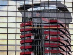 KPK Tahan 5 Tersangka Baru Korupsi Dana PEN & Pengadaan Barang Situbondo