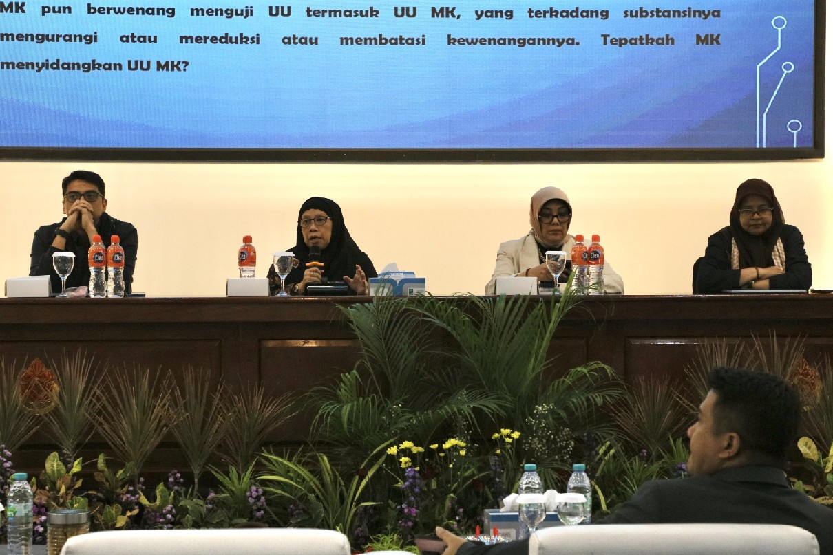 Evaluasi UUD 1945: Seminar Nasional FH Ubaya Bahas Wujudkan Negara Hukum Demokratis