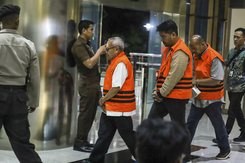 KPK Tahan 5 Tersangka Korupsi Dana PEN dan Pengadaan Barang di Situbondo