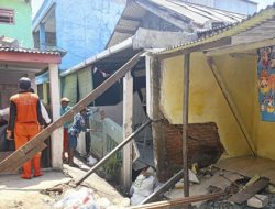 Longsor di Makasar: 5 Rumah Retak & Ambruk Akibat Saluran Air Tua
