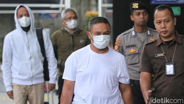 4 Gubernur Riau Terjerat Korupsi, Termasuk Abdul Wahid, KPK Prihatin