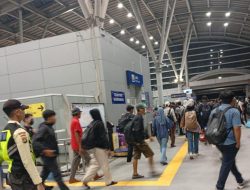 KAI Beri Penjelasan Soal Viral Penumpang Diungsikan dari Stasiun Cikarang
