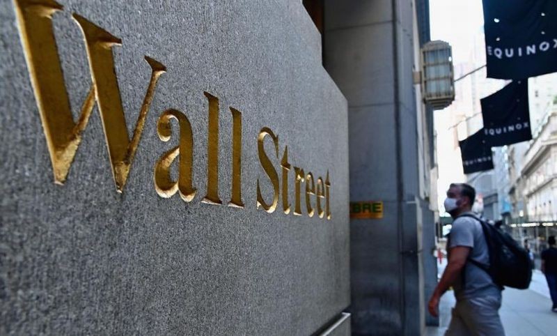 Wall Street Anjlok: Peringatan CEO Bank Picu Koreksi Saham Teknologi