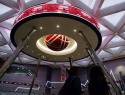 IHSG Melemah ke 8.200: RISE dan IPAC Jadi Top Losers, Simak Analisisnya