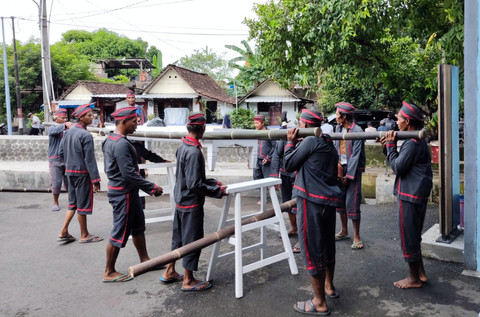 24 Penandu Bawa Jenazah PB XIII Naik 409 Anak Tangga di Imogiri
