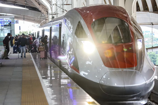 Prabowo Tegas Tanggung Jawab Utang Whoosh: PSI Apresiasi Sikap Negarawan