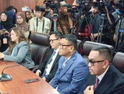 Sidang Etik MKD Hari Ini: Ahmad Sahroni dan Uya Kuya Hadiri Putusan Terkait Demo 2025