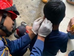 Anak 7 Tahun di Cibinong Akhirnya Selamat, Kail Pancing Berhasil Dilepas Damkar dari Telinganya