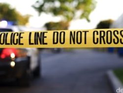 Modus Baru Pemerasan! Pria Baju Merah Sengaja Tabrak Diri ke Mobil, Terekam Dashcam