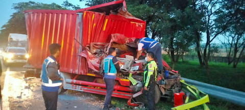 Kecelakaan Maut di Tol Japek Cibitung Tewaskan Kernet Truk 16 Tahun, Diduga Sopir Mengantuk