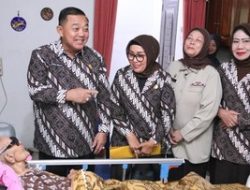 PP Polri Daerah Metro Jaya Anjangsana ke Istri Irjen (P) MB Hutagalung Sambut Hari Pahlawan