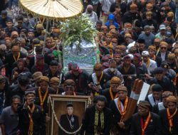 Prosesi Lengkap Pemakaman PB XIII di Imogiri Dihadiri Ribuan Pelayat