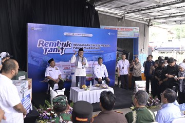 Harga Pupuk Turun 20%! Stok Melimpah di Jatim, Petani Senang