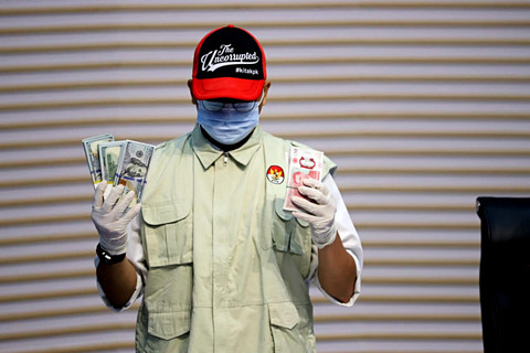 KPK Geledah Rumah Gubernur Riau Abdul Wahid, Sita Uang Rp 1,6 Miliar