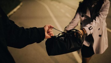 Kronologi Jambret Viral: Wanita 50 Tahun Terjatuh & Luka di Jalan Raya Bogor-Kemang