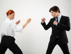 7 Arti Mimpi Bertemu Musuh: Tafsir Lengkap & Makna Spiritual