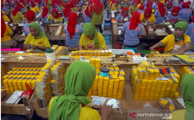 Bupati Situbondo Kritik Kebijakan Pemerintah Ancam 6 Juta Pekerja Industri Tembakau