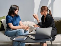 Mengapa Milenial & Gen Z Mahir Bahasa Asing? Tren, Manfaat, Dampak