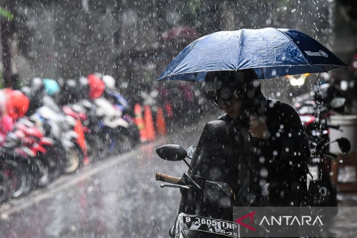 Peringatan Cuaca Ekstrem Jawa Tengah Hari Ini: BMKG Imbau Waspada Hujan Lebat & Banjir