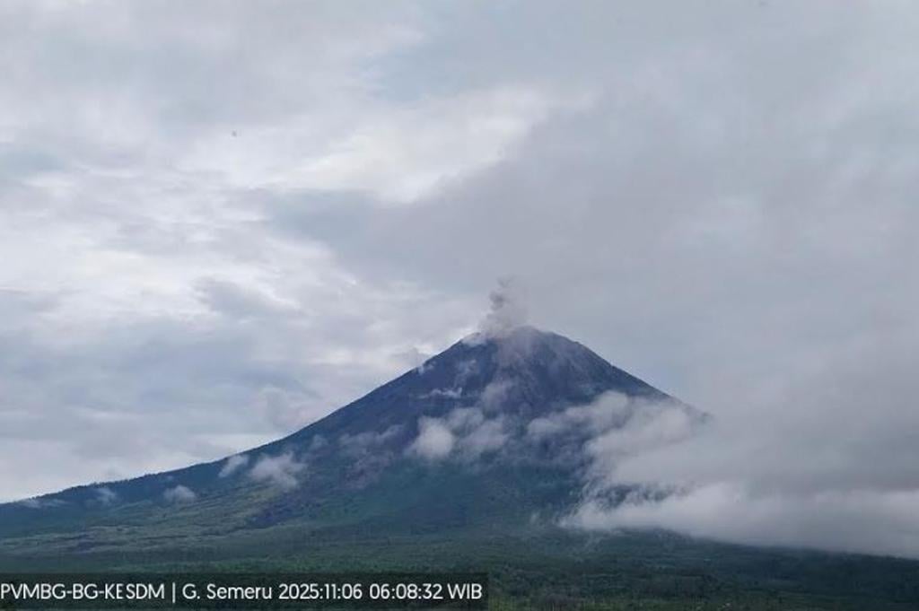 Gunung Semeru Erupsi 2025: Kolom Abu Capai 1.000 Meter, Ini Imbauan PVMBG