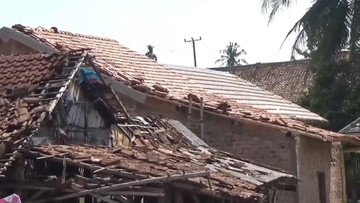 Angin Puting Beliung Terjang 5 Kabupaten di Lampung, 142 Rumah Rusak