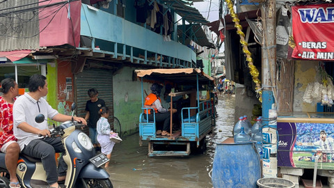 Banjir Rob Muara Angke: Jalan Membaik, Tapi Permukiman Masih Terendam