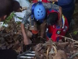 Evakuasi Heroik ODGJ di Sungai Cikapundung Bandung Saat Banjir Bandung Meluap