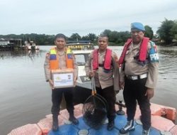 Polsek SKP Pekanbaru Gelar Bansos & Bersih-Bersih Sungai Siak