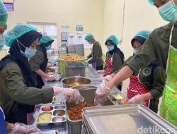 SPPG Angsau Dua Polres Tanah Laut Sukses Layani Ribuan Siswa dengan Menu Khas Banjar