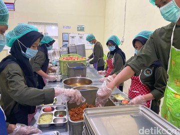 SPPG Angsau Dua Polres Tanah Laut Sukses Layani Ribuan Siswa dengan Menu Khas Banjar