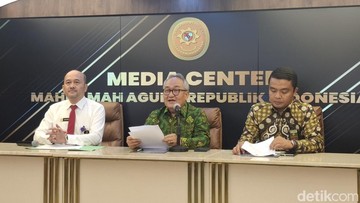 Teror Telepon Misterius ke Hakim Khamozaro, Rumahnya Terbakar Usai Tangani Perkara