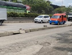 Jalan Pantura Semarang Rusak Parah Pasca Banjir 11 Hari, Aspal Retak dan Berbahaya