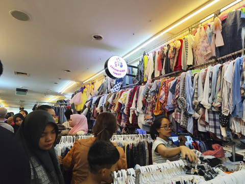Bahaya Thrifting Impor: Jilbab Rp 2.000 Ancam Produsen Lokal, E-Commerce Diminta Stop!