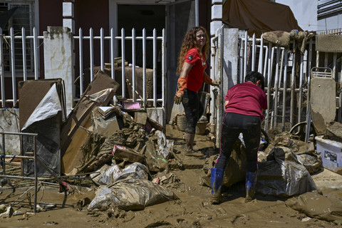 Topan Kalmaegi Hantam Filipina: 140 Tewas & 127 Hilang, Topan Paling Mematikan 2025