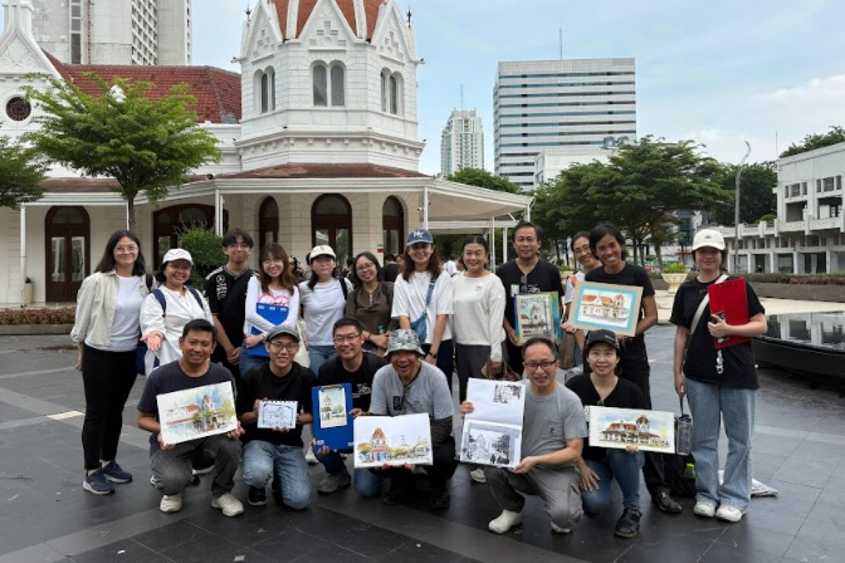 Revitalisasi Warisan Surabaya: 150 Mahasiswa Indonesia-Malaysia Gelar Urban Sketching