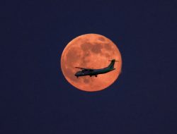 Supermoon Beaver Moon Hiasi Langit Malam: Foto-foto Menakjubkan dari Seluruh Dunia