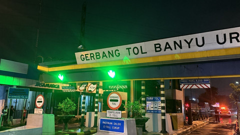 Truk Tronton Tabrak Atap Gerbang Tol Banyu Urip: Lalu Lintas Dialihkan, Ini Jalur Alternatifnya