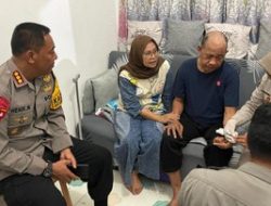 Dansat Brimob Polda Metro Jaya Kunjungi dan Beri Bantuan ke Anggota yang Sakit Menahun