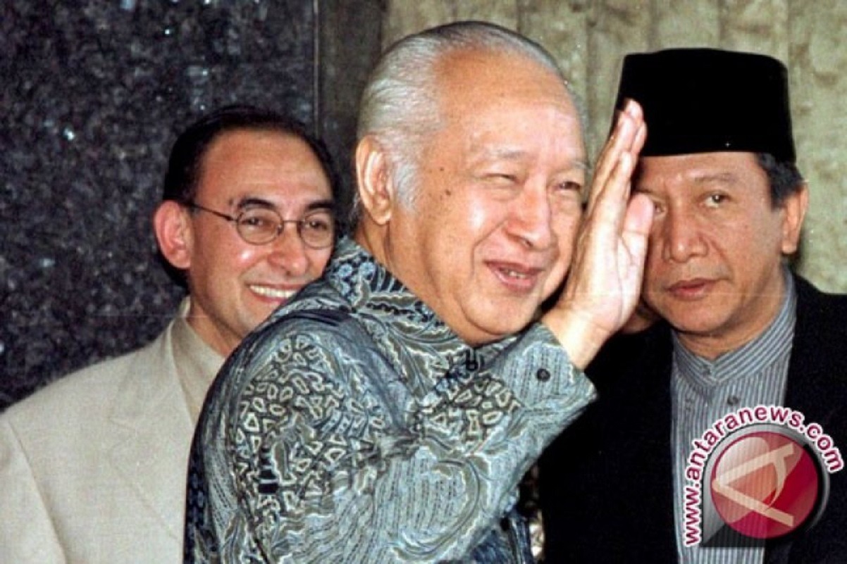 Soeharto Layak Jadi Pahlawan Nasional? Dukungan Akademisi dan Proses Pengusungannya