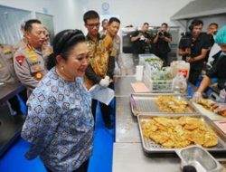 Kapolri Listyo Sigit Tegaskan Komitmen Zero Accident Tinjau SPPG MBG di Karanganyar