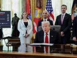 Eksekutif Farmasi Pingsan di Depan Trump, Acara Gedung Putih Berantakan: Kronologi Lengkap