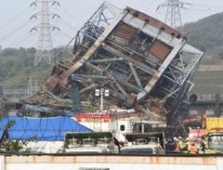Menara Boiler 60 Meter Roboh di Ulsan, 3 Tewas dan 2 Masih Terjebak