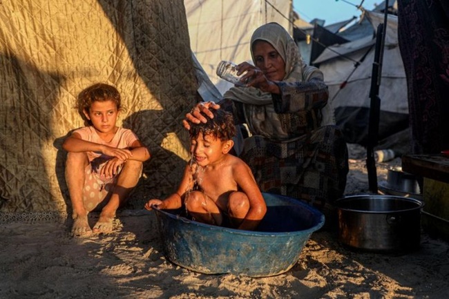 Pentingnya Pendidikan Tinggi untuk Perempuan: Ibu Cerdas Cetak Generasi Hebat