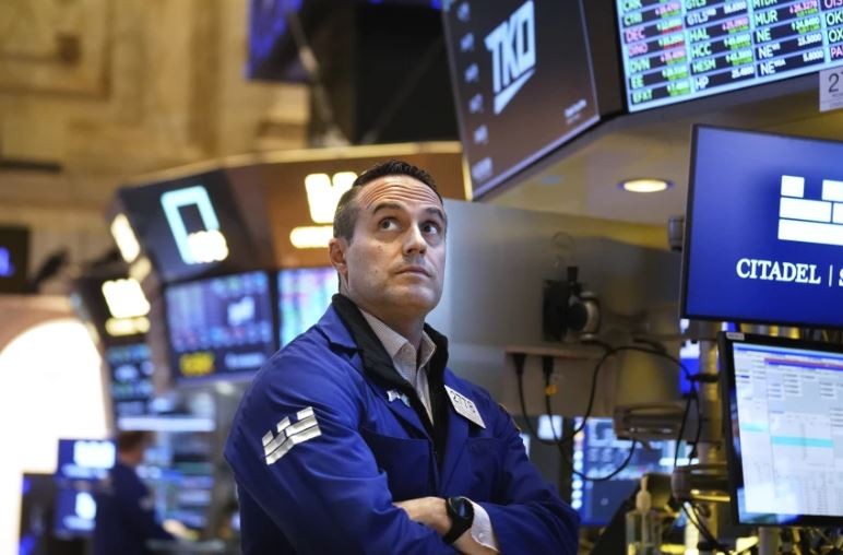 Wall Street Melemah: Saham Teknologi Ancam Pasar, Ini Penyebab dan Dampaknya