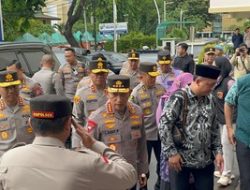 Kapolri Listyo Sigit Kunjungi Korban Ledakan SMAN 72 Jakarta di RSI Cempaka Putih