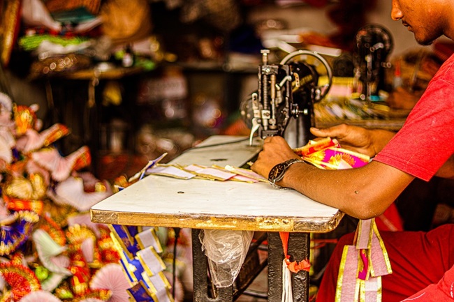 Kisah Tukang Jahit Penderma: Rahasia Sedekah yang Bikin Warga Menyesal
