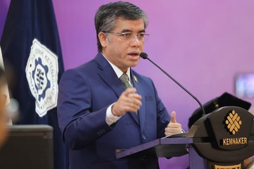 Lulusan Polteknaker Siap Bersaing di Dunia Kerja dengan Bekal Sertifikasi Kompetensi & Soft Skill