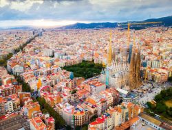 Tren Wisata 2025: Barcelona Kota Paling Banyak Dipesan, London Paling Banyak Dicari